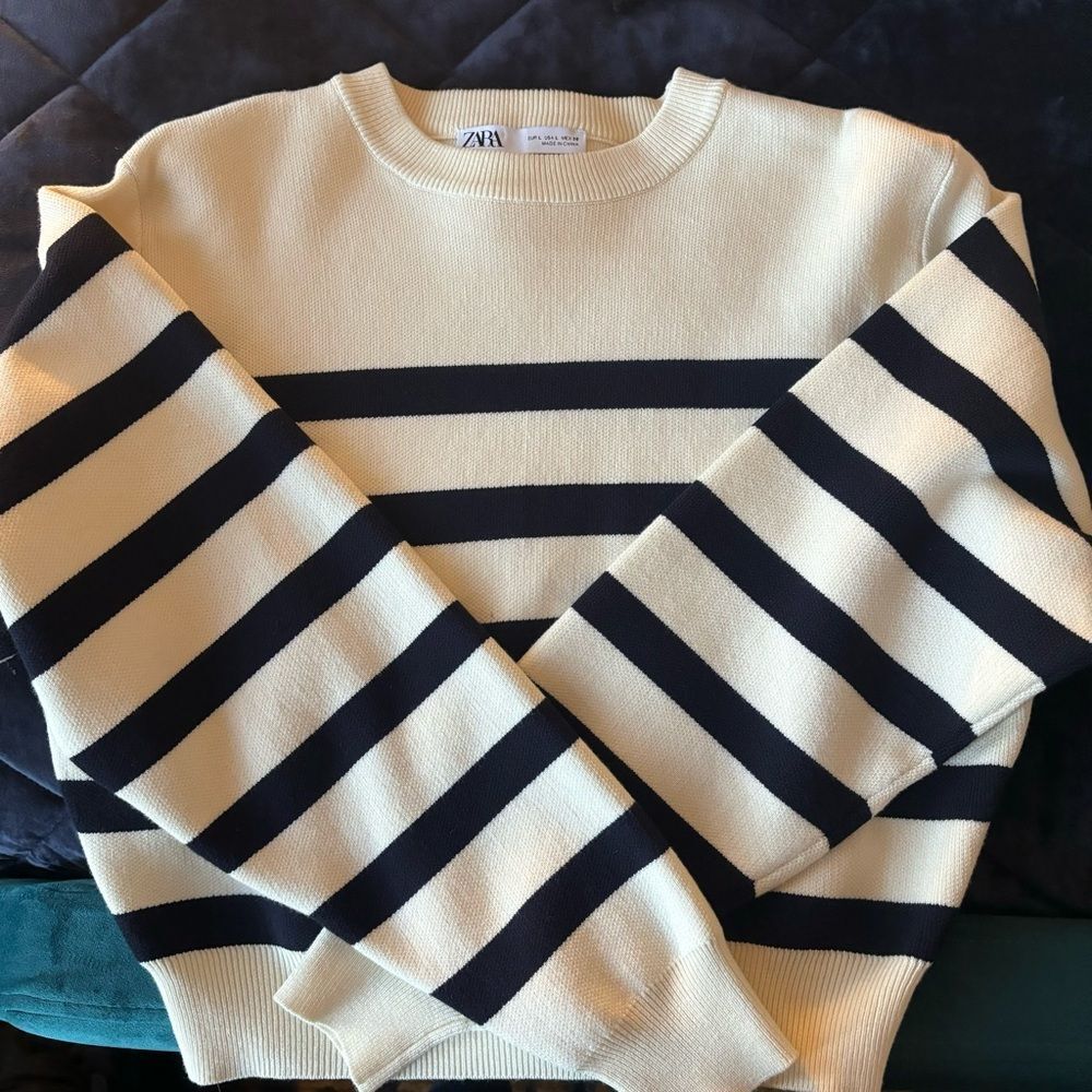 NWOT Zara Cream and Navy Striped Sweater - L